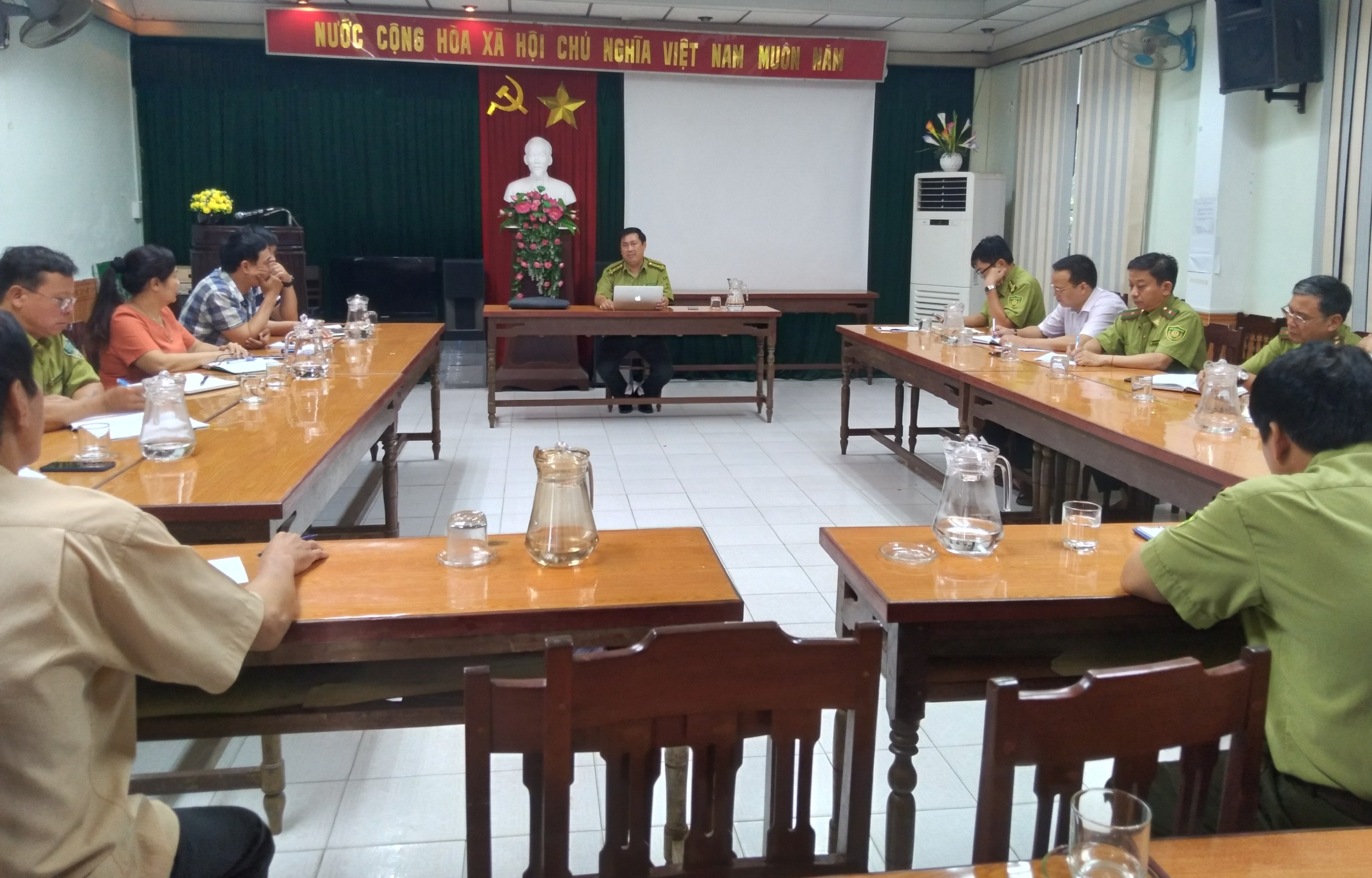HỌP